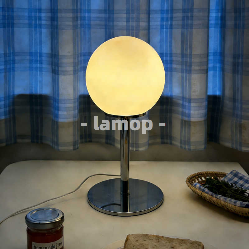 Desk Lamp - 밀키 화이트 솔리드 글로브 크롬 얇은